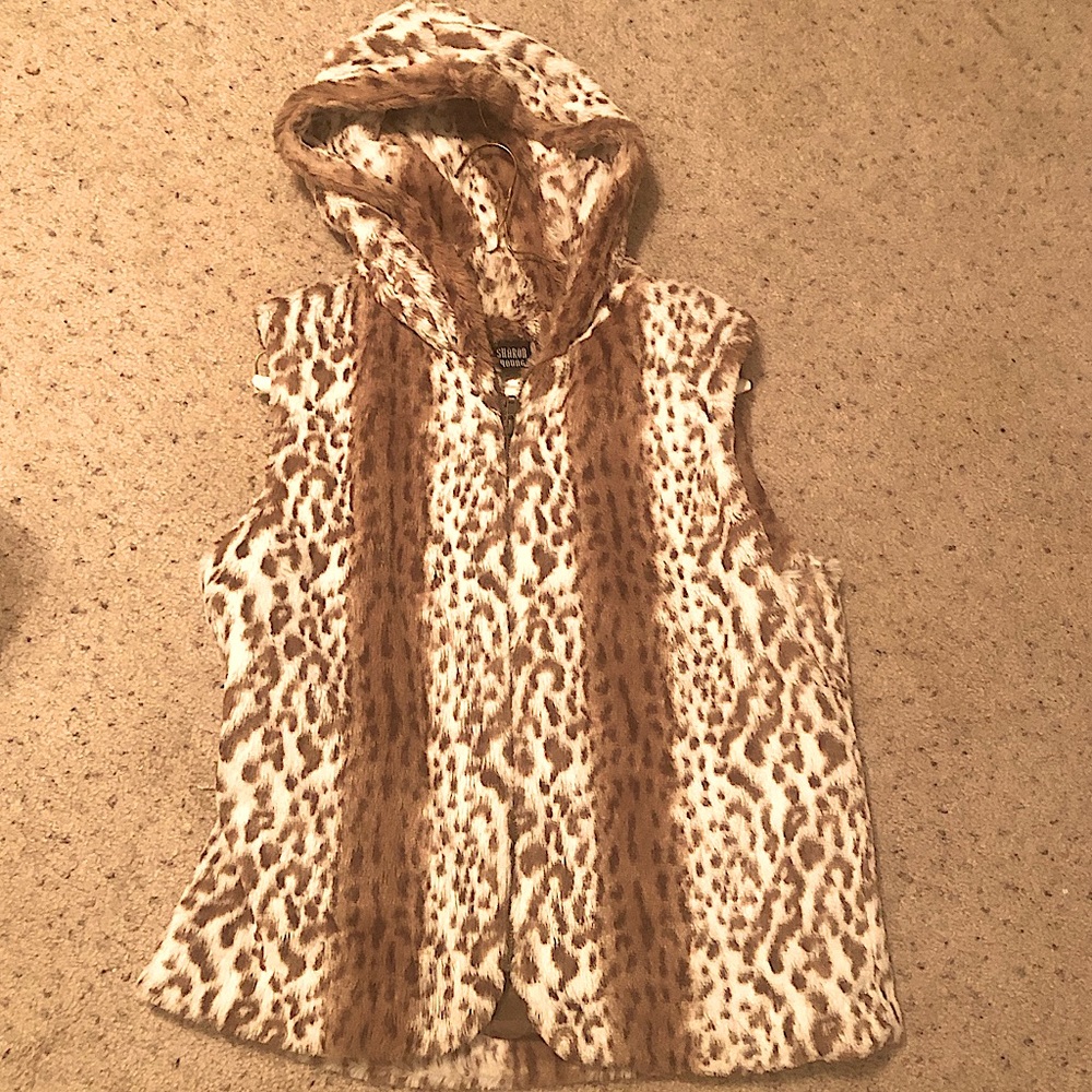 Sharon young faux animal fur hooded vest size large